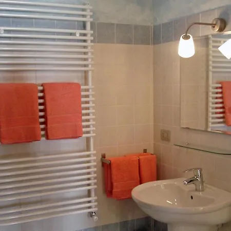 Vele - Rosso Garten-ferienwohnung Mit Pool Apartman Colico